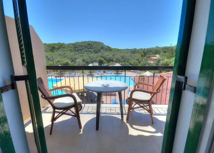 Mermaid Pool Studios And Bar