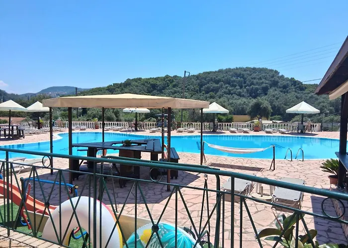Mermaid Pool Studios And Bar